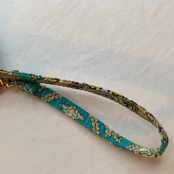 RETIRED. 2011 PATTERN. Totally Turq Vera Bradley Wrist Wallet - Picture 4 of 5